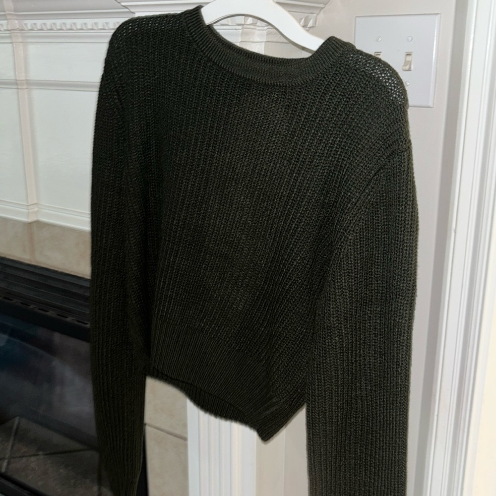 Lulu sweater top NWOT